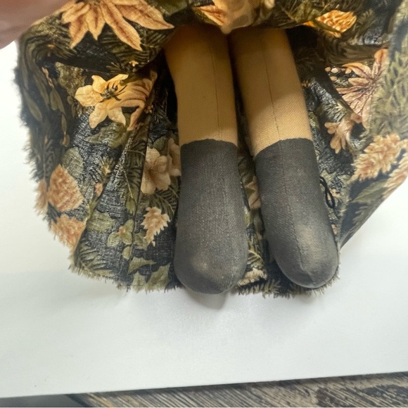 Vintage handmade collectible Bittersweet Autumn Aunt Agnes Doll. Cloth. Signed - Picture 7 of 11